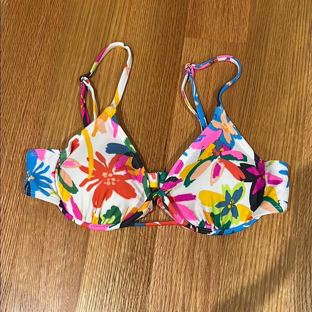 Xhilaration Adjustable & Padded Floral Bikini Top w/Underwire - Medium